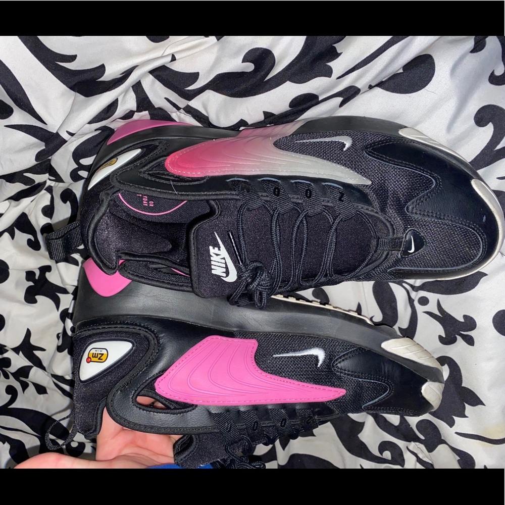 Brand new nike tennis shoes ! worn once!!